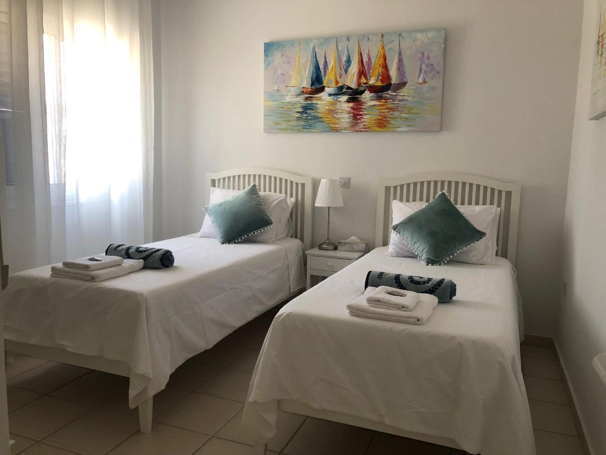 Limnaria Gardens - Modern Sunny 2 Bed Apartament Pafos